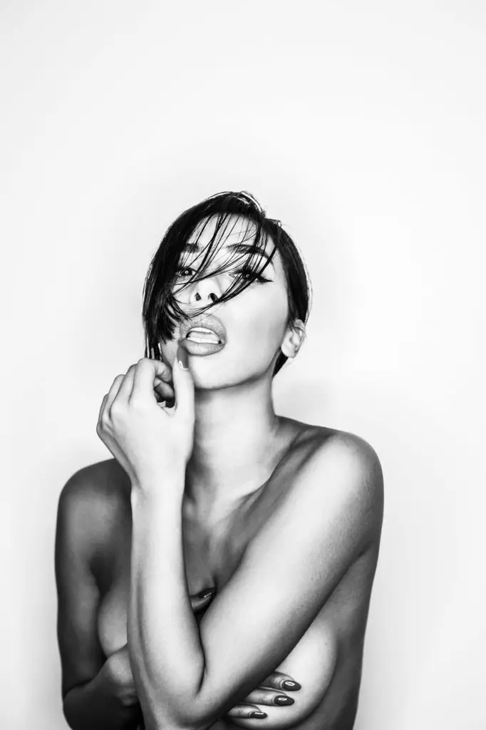 shooting photo d'une mannequin sur Lyon en noir et blanc