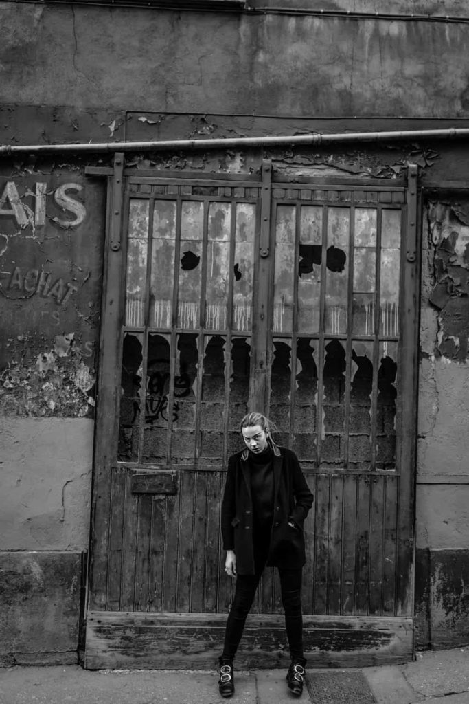 shooting photo d'une femme dans les rues de Lyon pour devenir mannequin