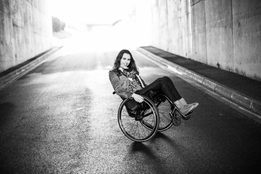 shooting photo d'une jeune femme en fauteuil roulant à Lyon