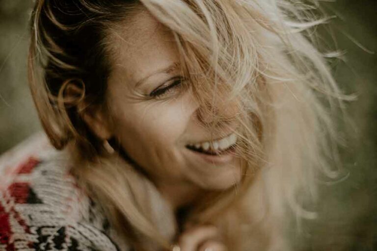 Où faire un shooting photo à Lyon - portrait souriant pour retrouver confiance